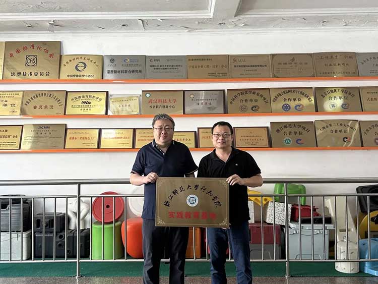 Ruitang Technology har slået sig sammen med Zhejiang Normal University Xingzhi College for i fællesskab at opbygge en praktisk uddannelsesbase, der åbner et nyt kapitel i integrationen af ​​industri og uddannelse